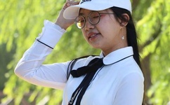 班长没戴奶罩让捏了一节课怎么办